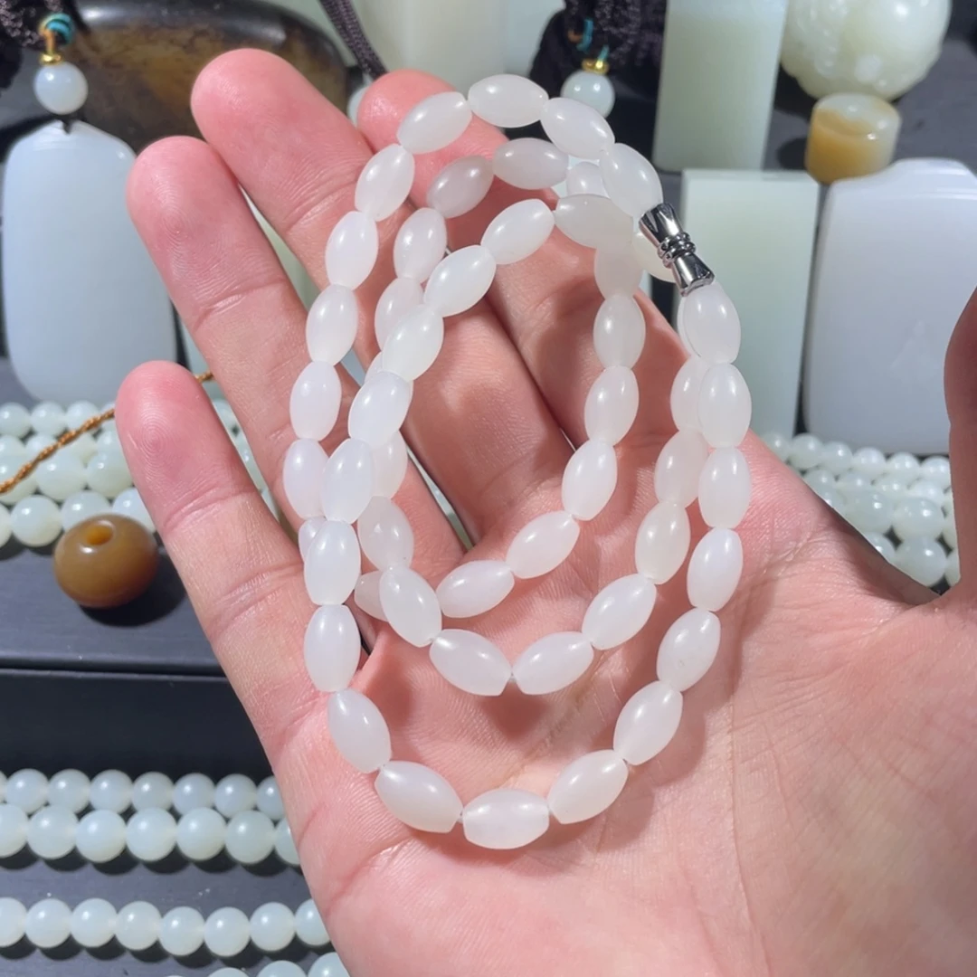 和田玉未镶嵌颈饰米粒