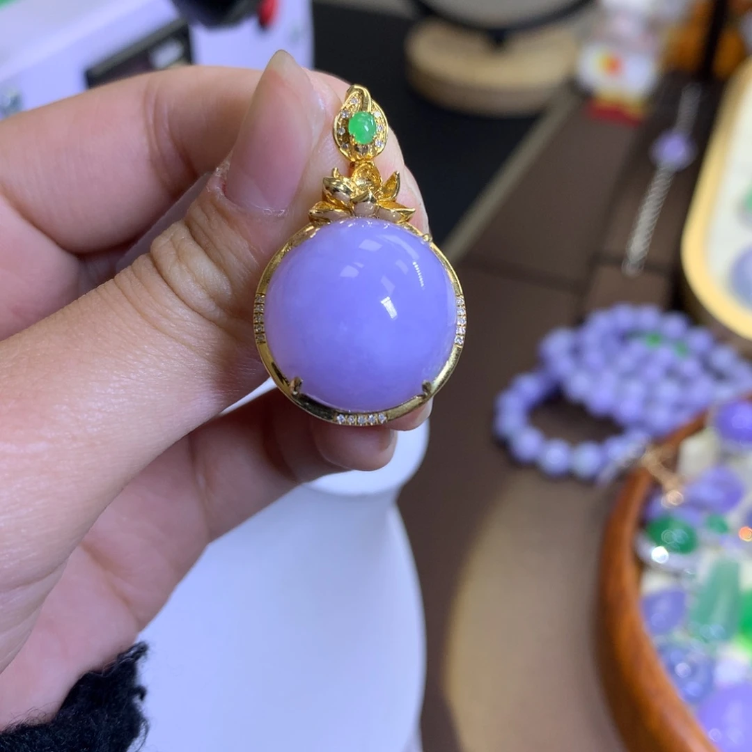 翡翠颈饰18K金镶嵌翡翠