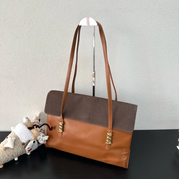 95新 LOEWE/罗意威 金棕翻盖公文单肩包 底长40 123224