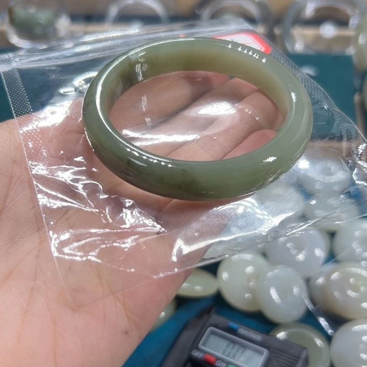 和田玉手镯未镶嵌53.4圈围0204