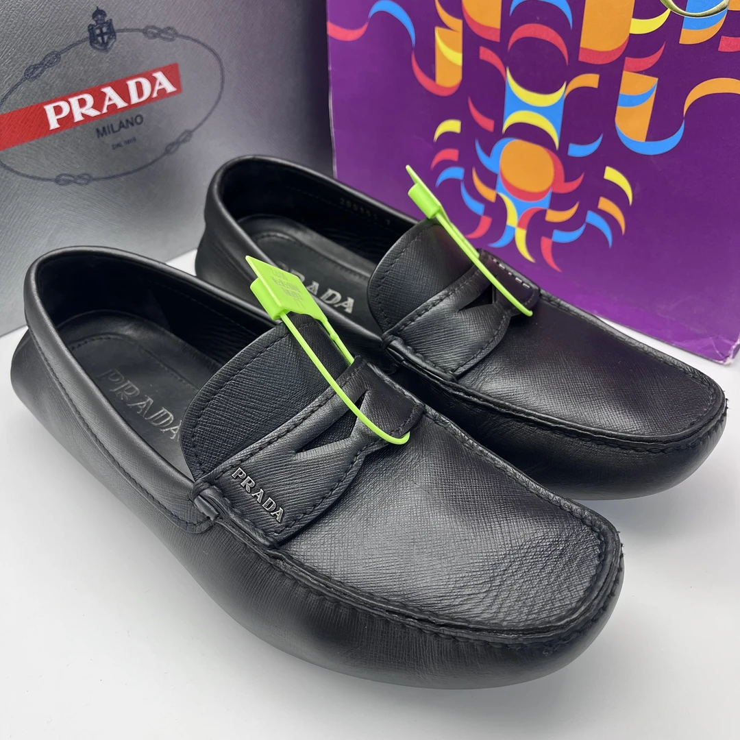 95新 Prada/普拉达 41欧码/时尚黑色舒适软底设计一脚蹬商务