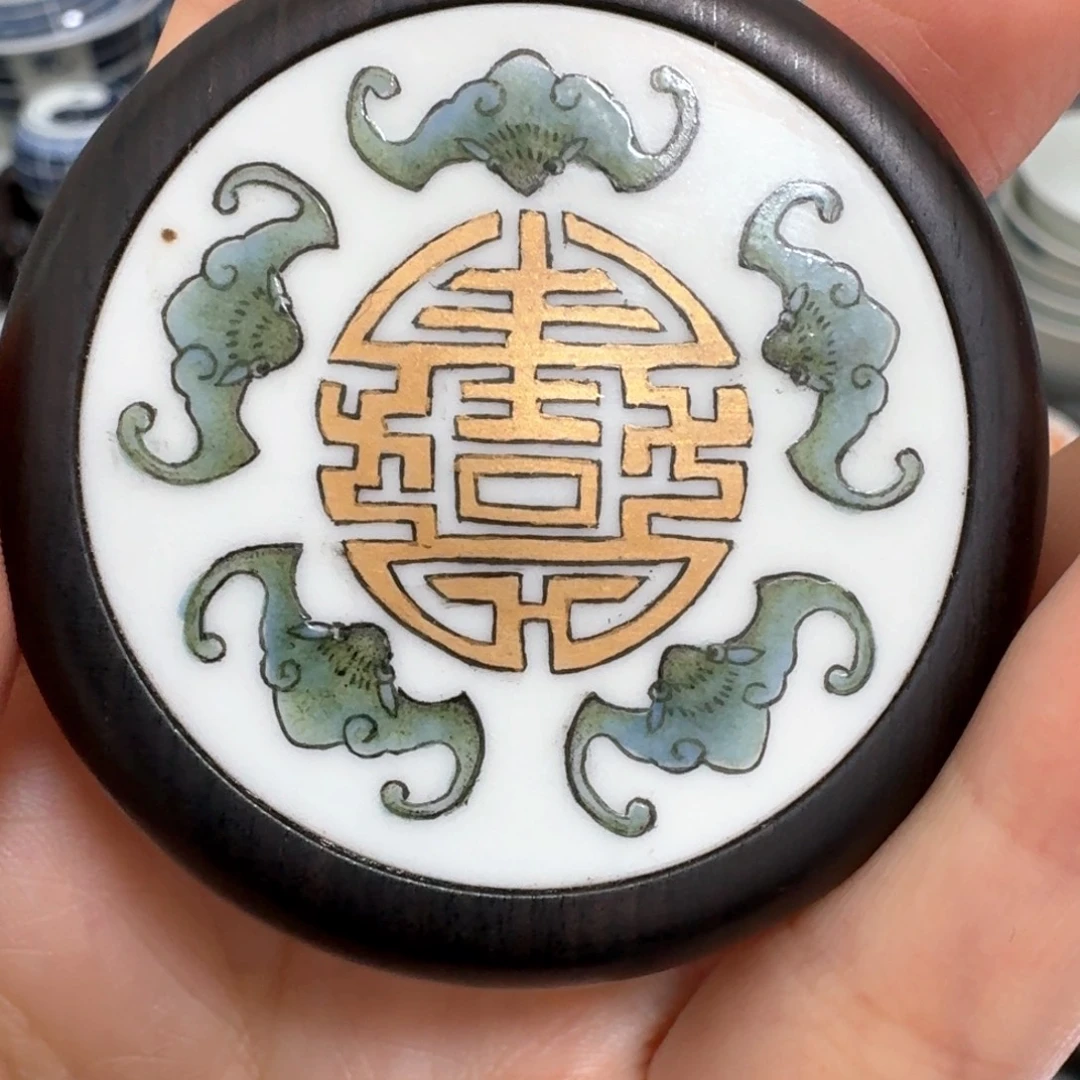 黄***瓷片斗彩五福挂件一个