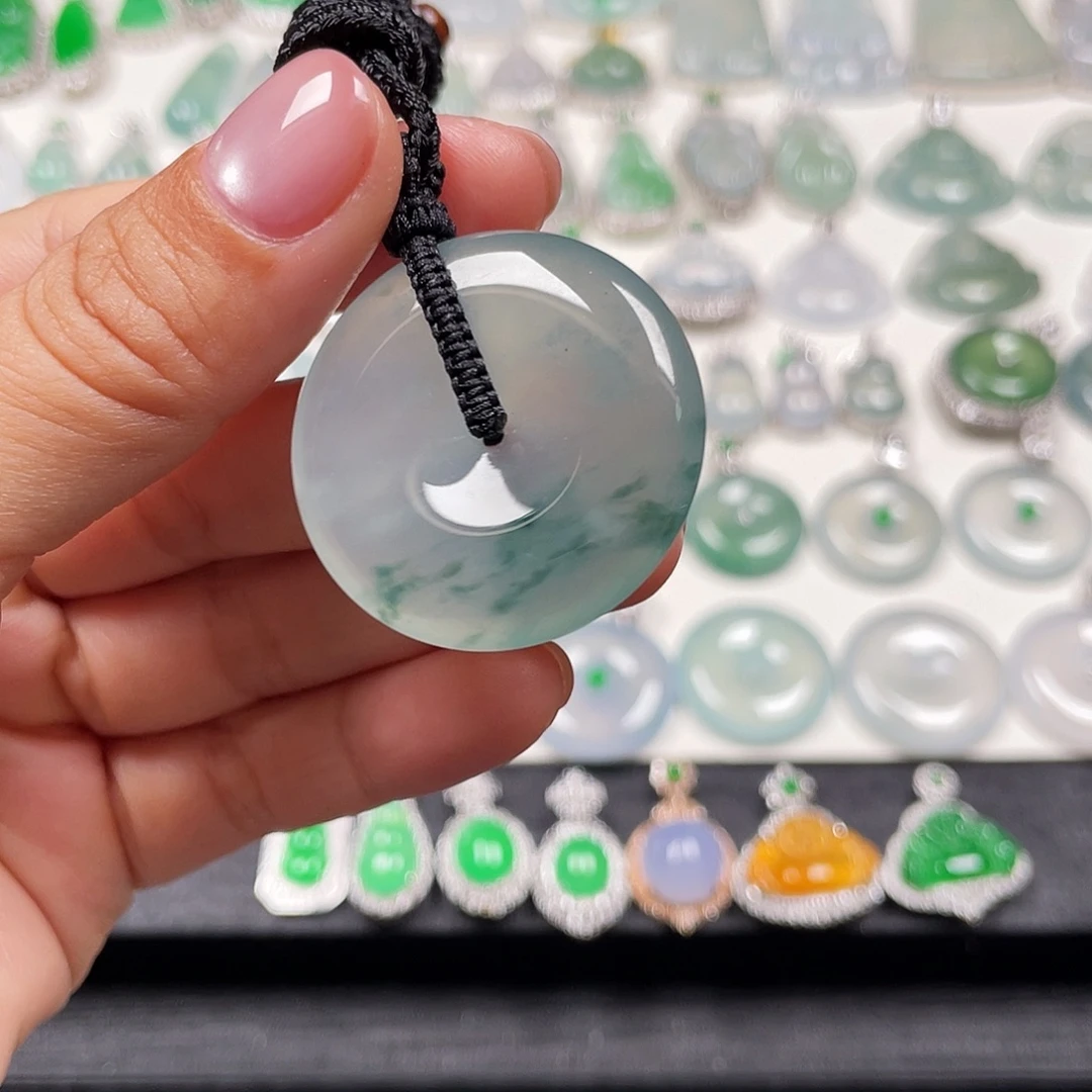 翡翠未镶嵌颈饰平安扣