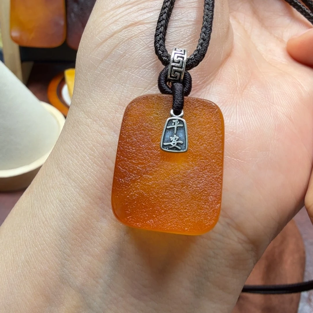 未镶嵌吊坠(赠链)琥珀