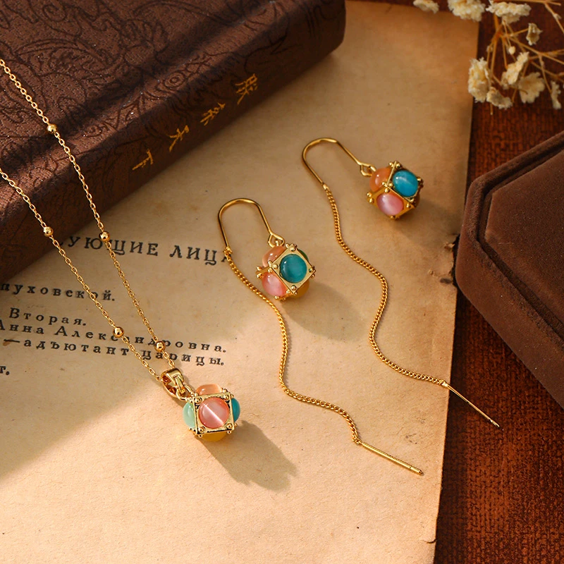 铜合金项链 猫猫石多巴胺配色魔方项链女 小众设计轻奢气质锁骨链