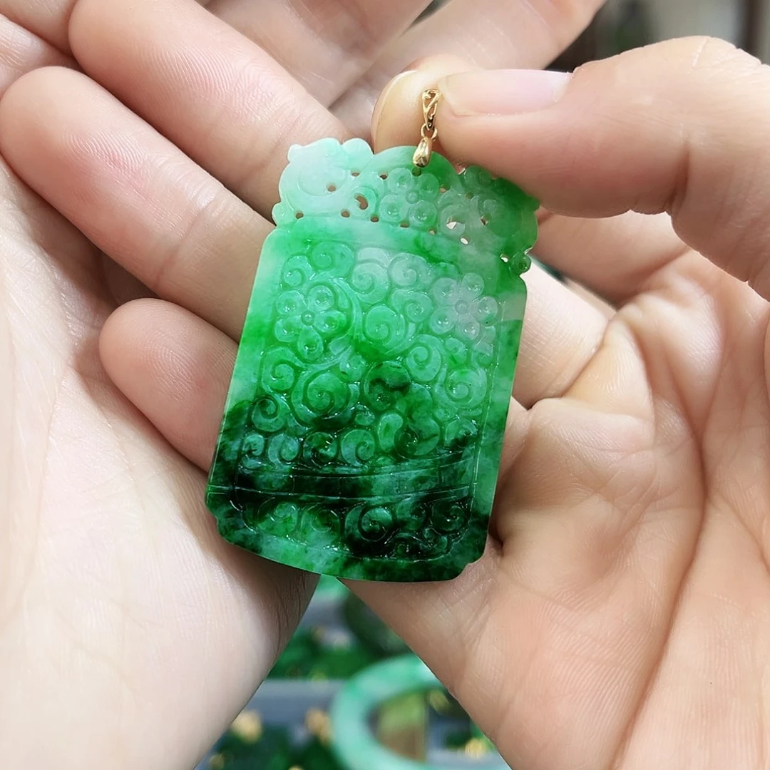 翡翠颈饰18K金镶嵌吊坠