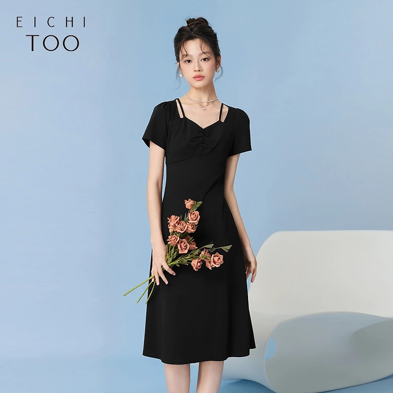 A爱居兔夏季新款镂空设计感小黑裙短袖连衣裙EQLBJ2P746A