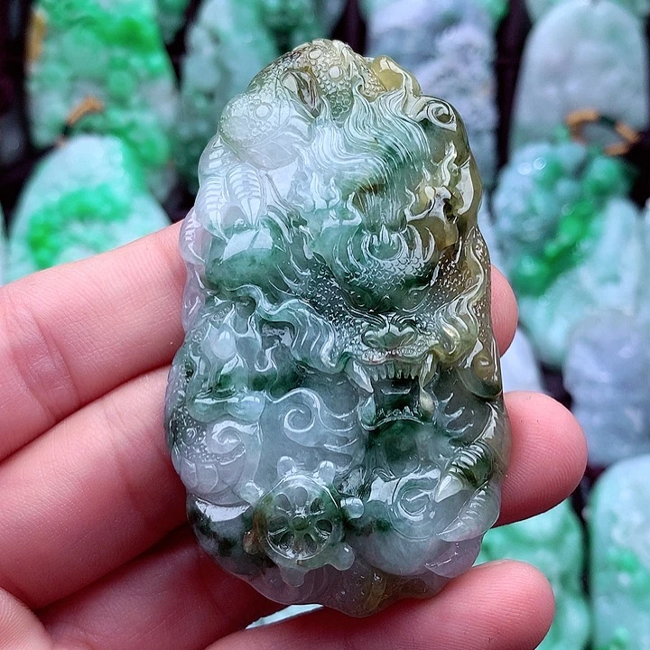 翡翠未镶嵌吊坠(不含链)东****?