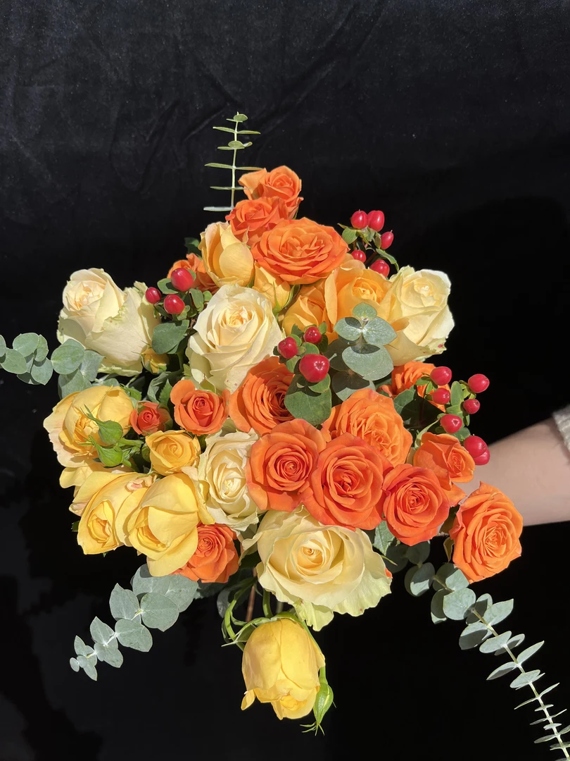 【 心想事成】心想事成：香槟+橙芭比+腊梅（橙）+叶子