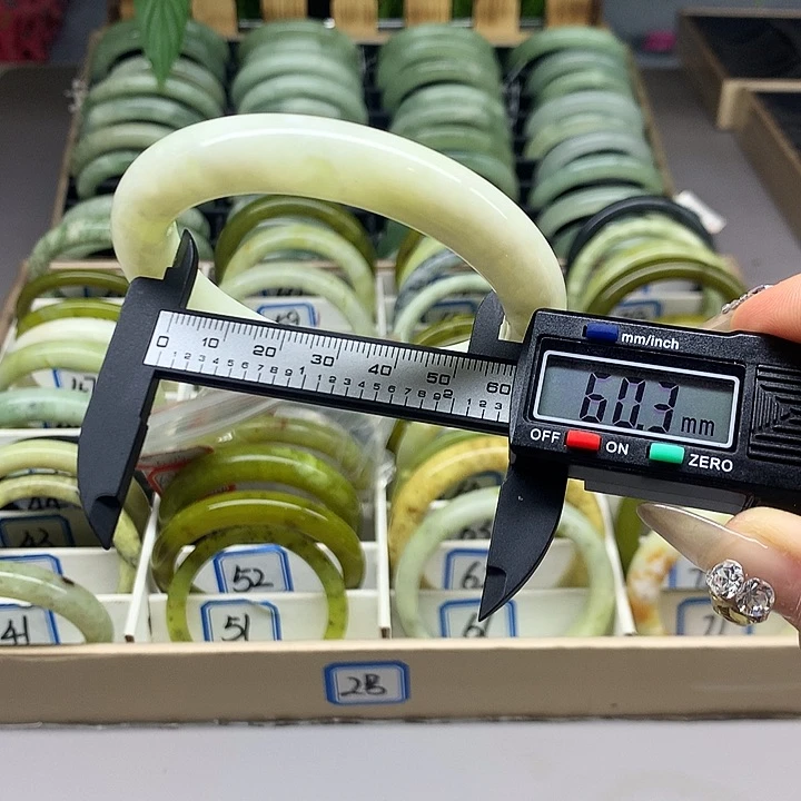 未镶嵌蛇纹石玉手镯56