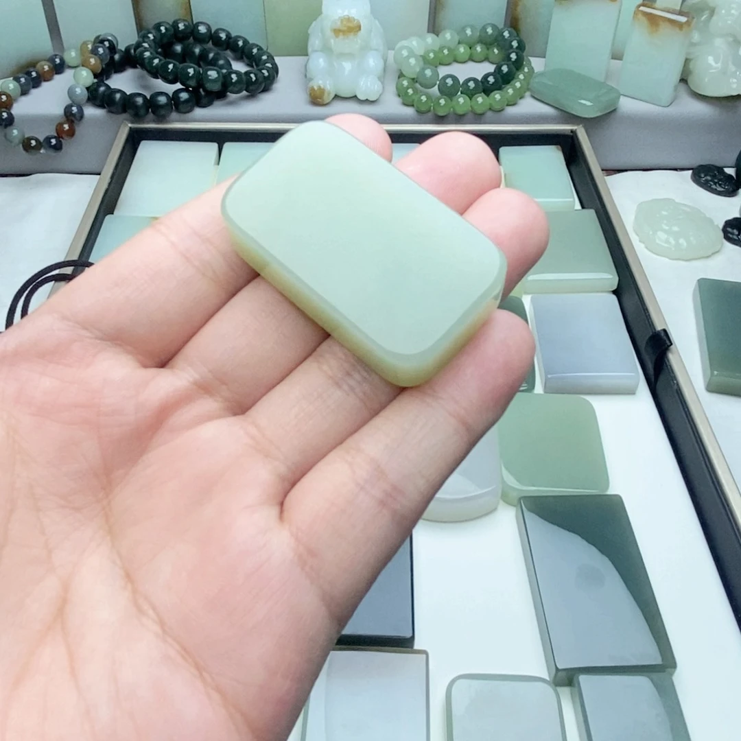 和田玉未镶嵌颈饰炊**水