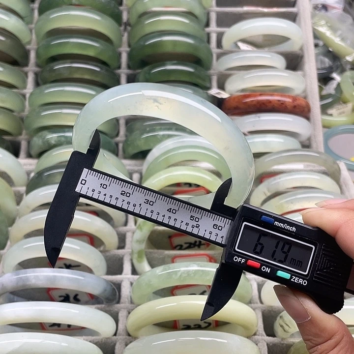 蛇纹石玉未镶嵌手镯235