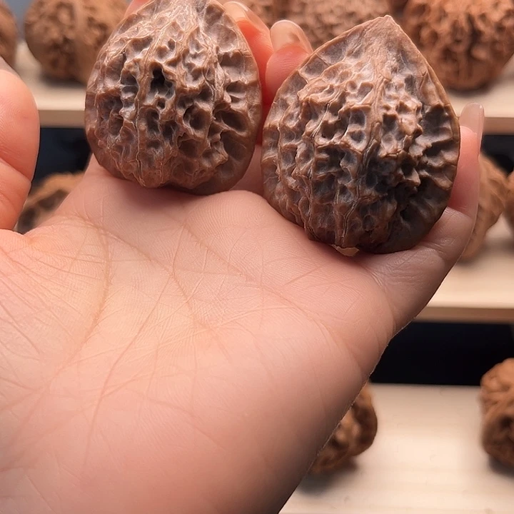 帽***弟文玩核桃吊坠秦岭核桃