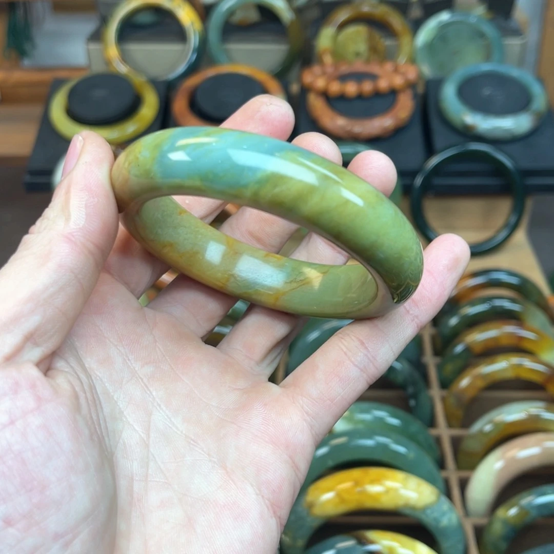 蛇纹石玉手镯未镶嵌3*9