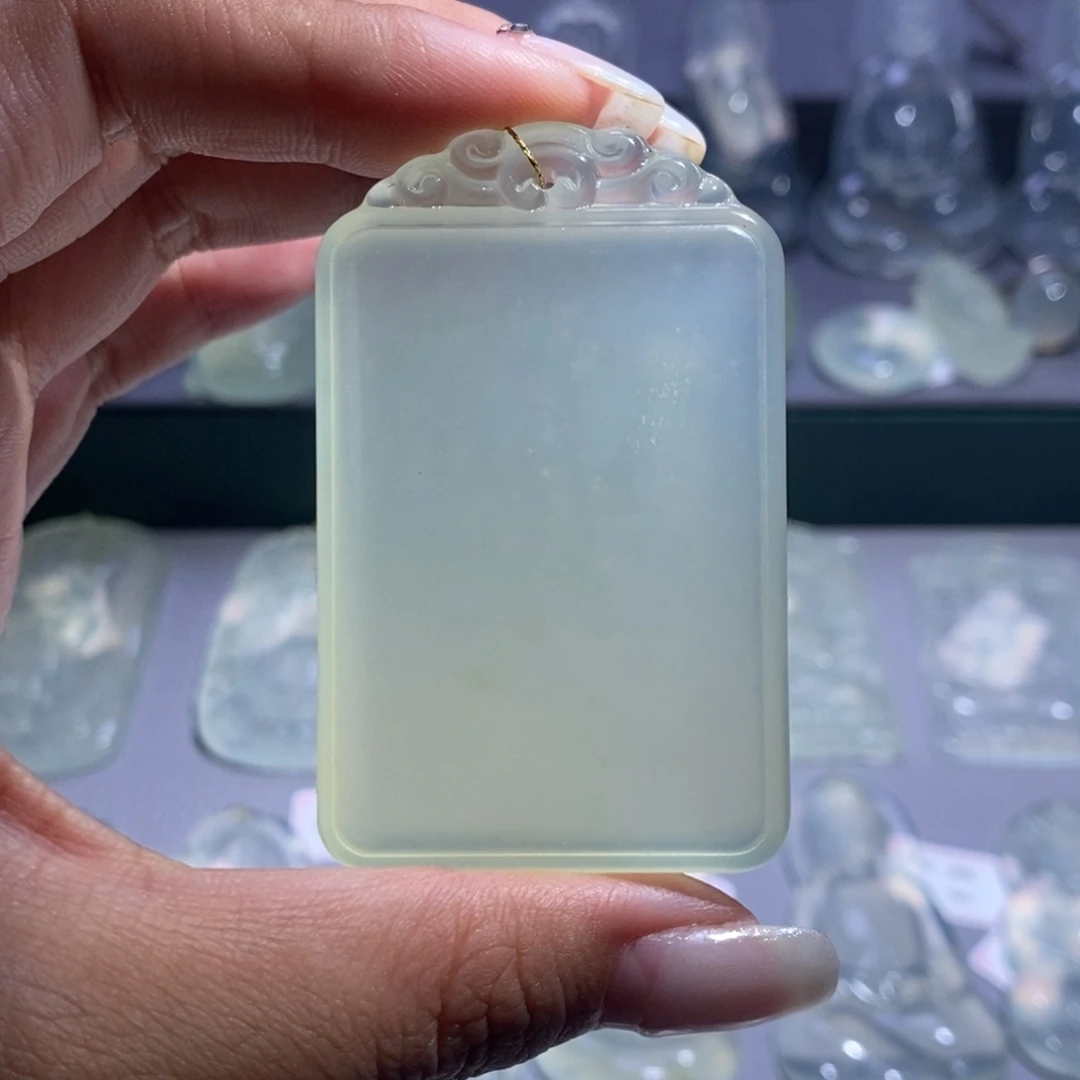 岫玉未镶嵌颈饰无事牌