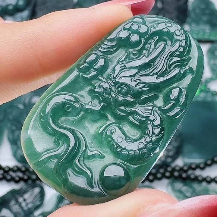 颈饰未镶嵌翡翠天然的A货翡翠多样性发其一