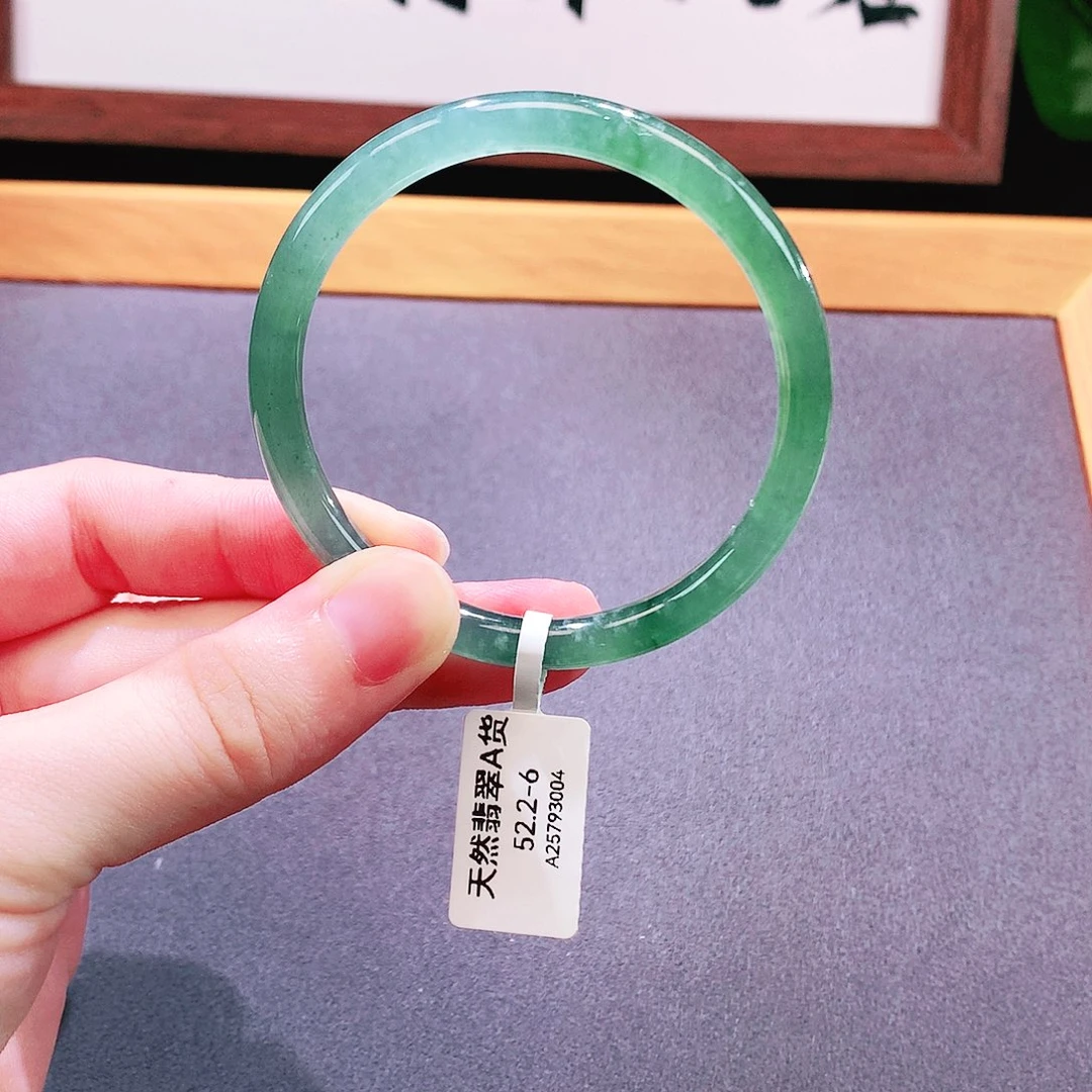 翡翠手镯未镶嵌天然翡翠