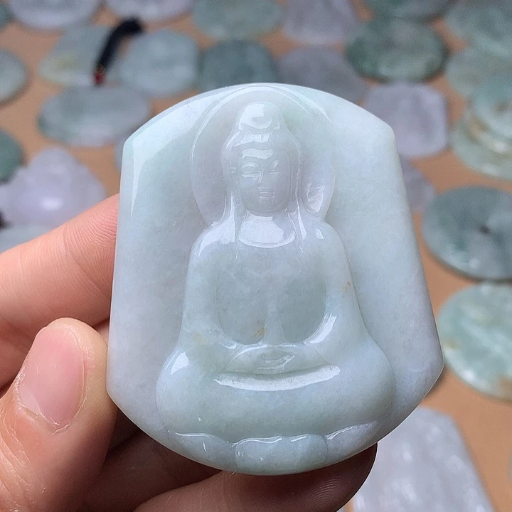 翡翠未镶嵌颈饰观音