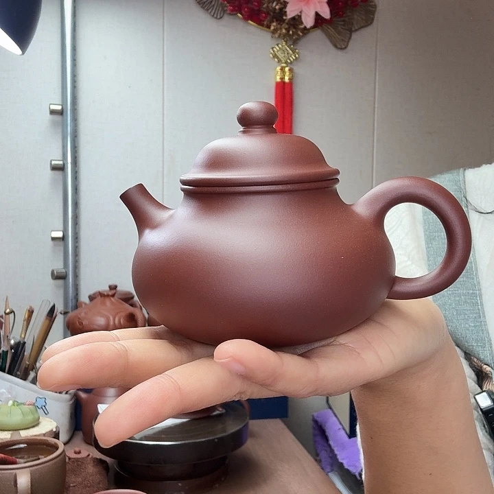 紫砂茶壶容天半手精工240毫升，微瑕底槽清