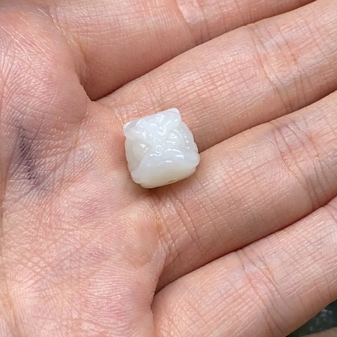 和田玉未镶嵌颈饰云*