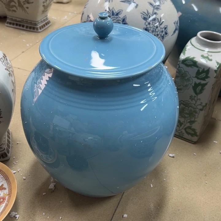 瓷片微瑕陶瓶。。。。。。。。。。。。。