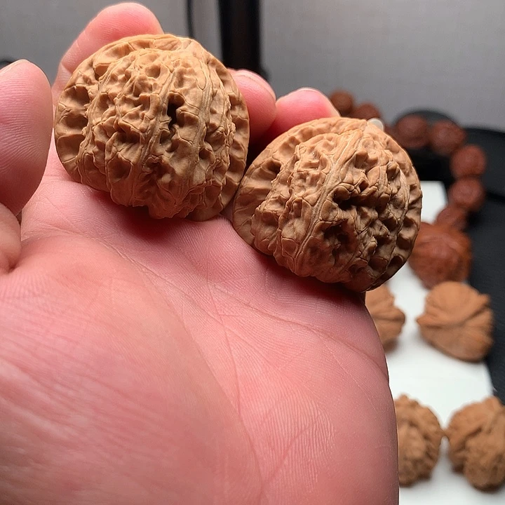 文玩核桃把件精品白狮子文玩核桃