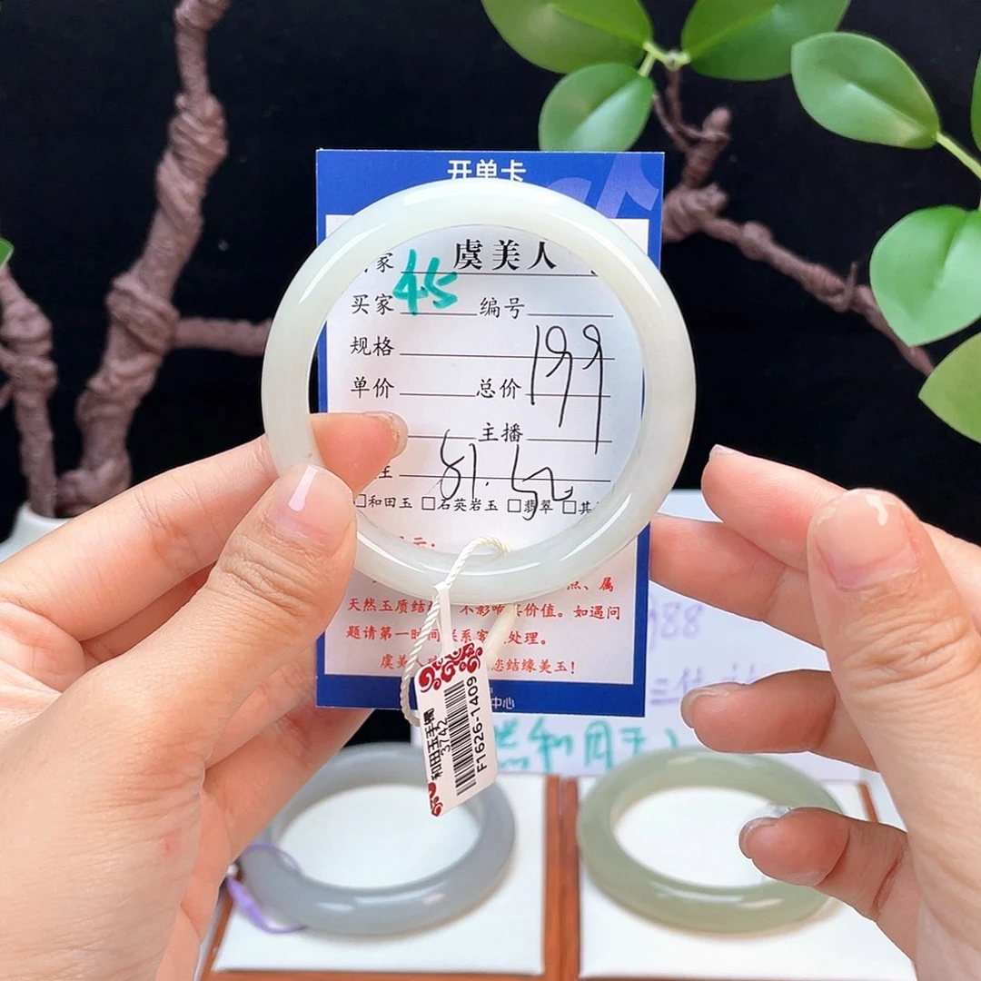 和田玉手镯未镶嵌