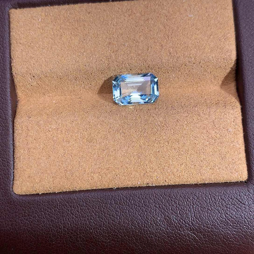 海蓝宝石笔搁未镶嵌1.72ct