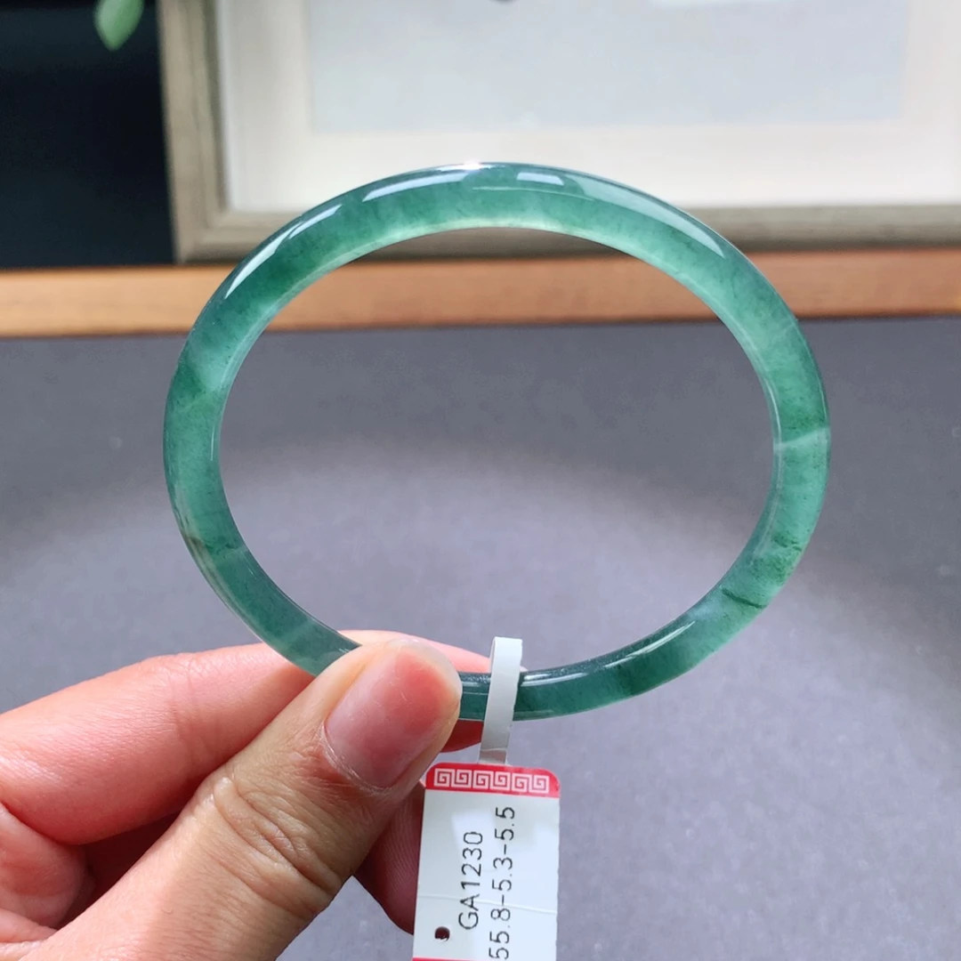 翡翠手镯未镶嵌天然翡翠手镯叮当镯