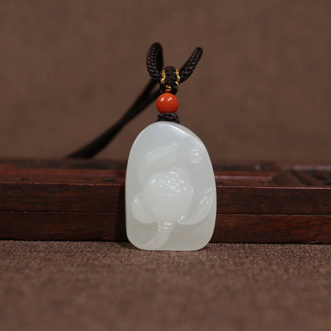 新疆和田白玉荷花吊坠莲花开富贵挂件男女礼物玉坠白润无结构