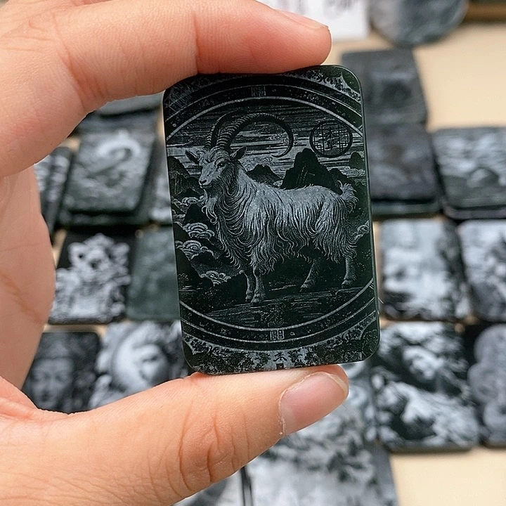 颈饰未镶嵌和田玉