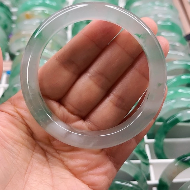 未镶嵌手镯石英质玉