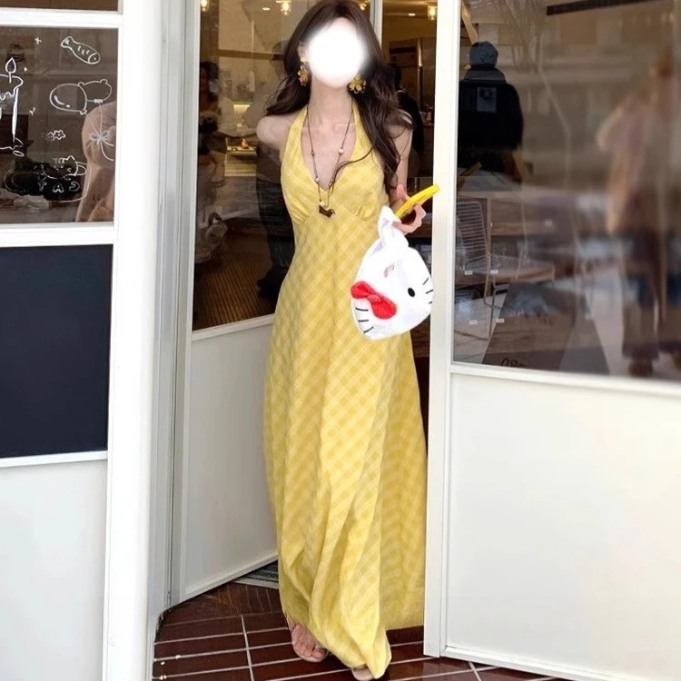 黄色格子领挂脖吊带连衣裙女夏季多巴胺绝美修身温柔度假风长裙