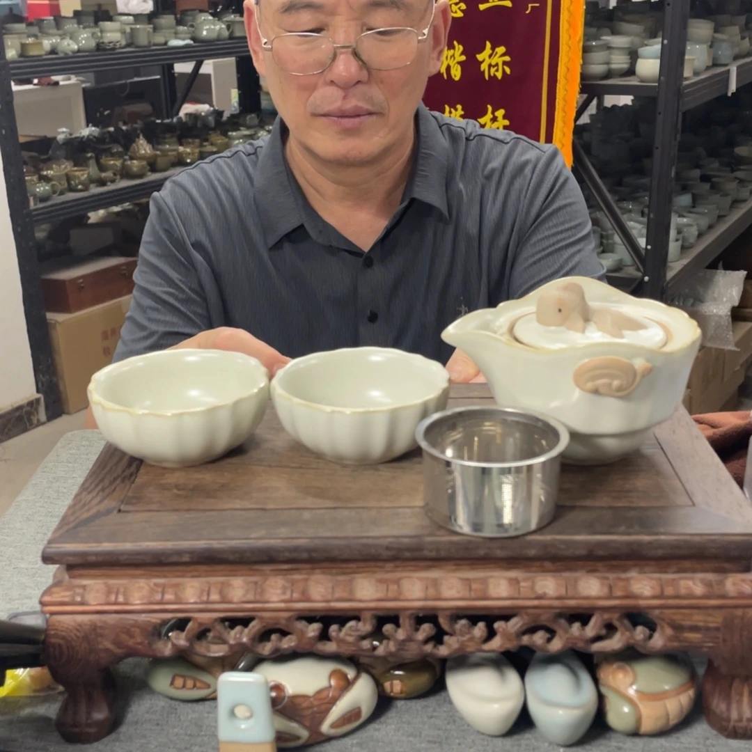 瓷片月白釉金鱼快客
