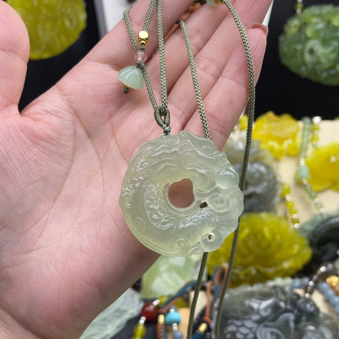 未镶嵌蛇纹石玉颈饰