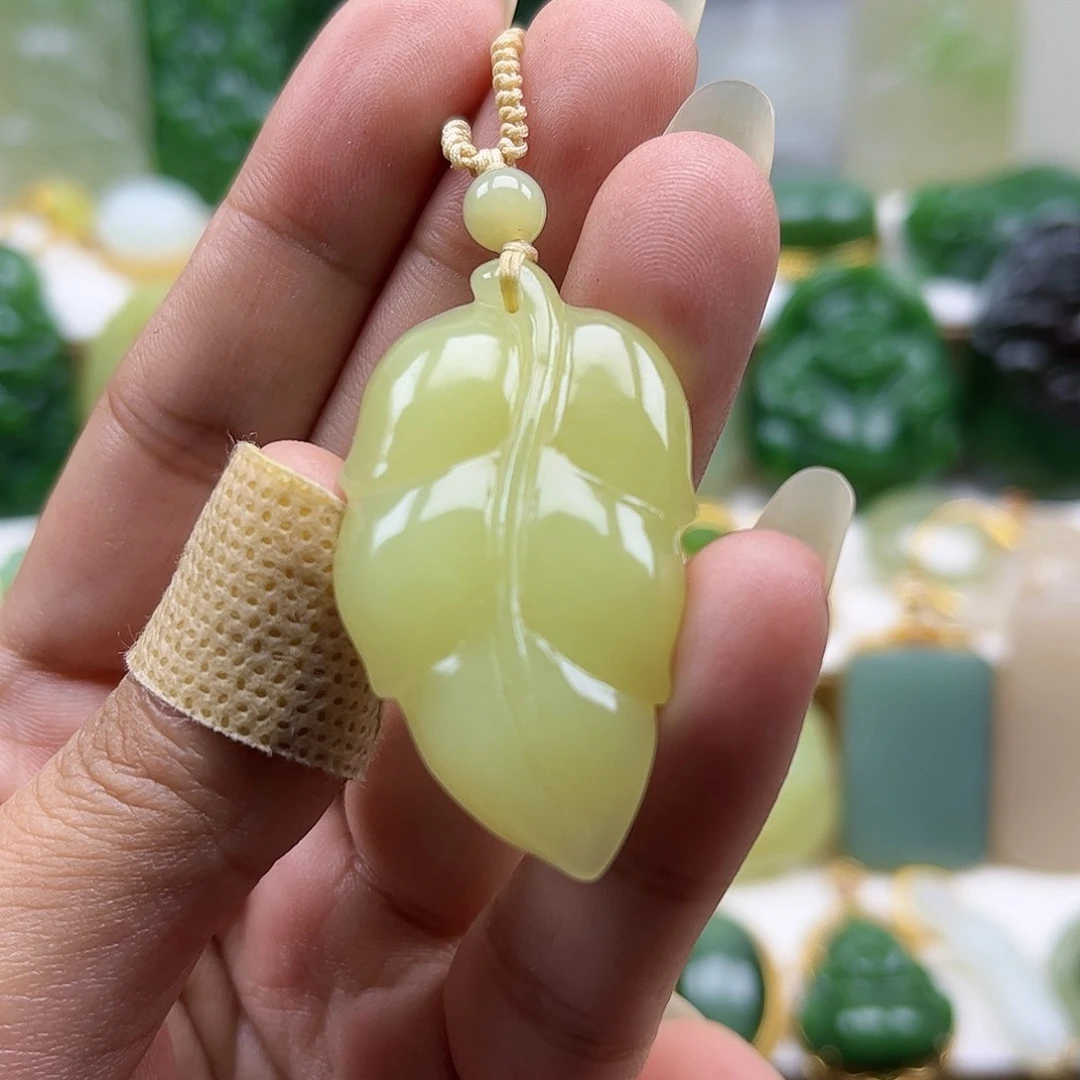 蓝***蓝和田玉未镶嵌颈饰