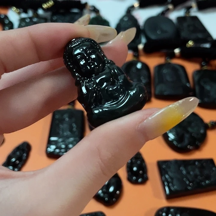 翡翠颈饰未镶嵌空***知