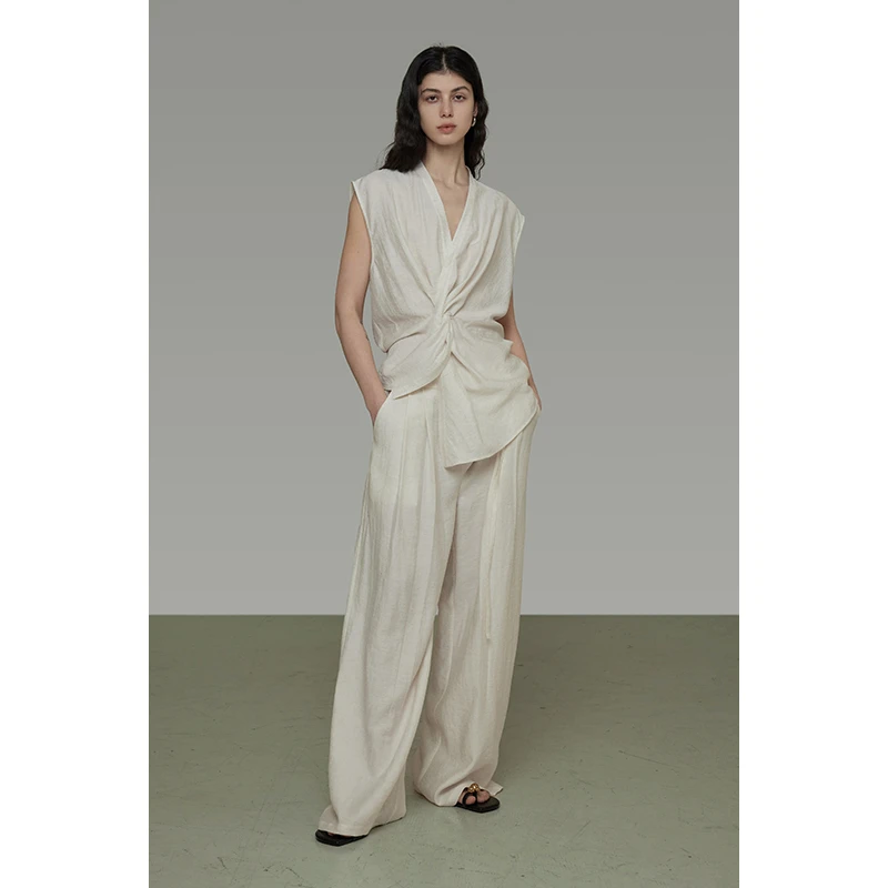 纽结设计上衣 松弛感褶裥阔腿裤套装UC25S080 UC25K016推广