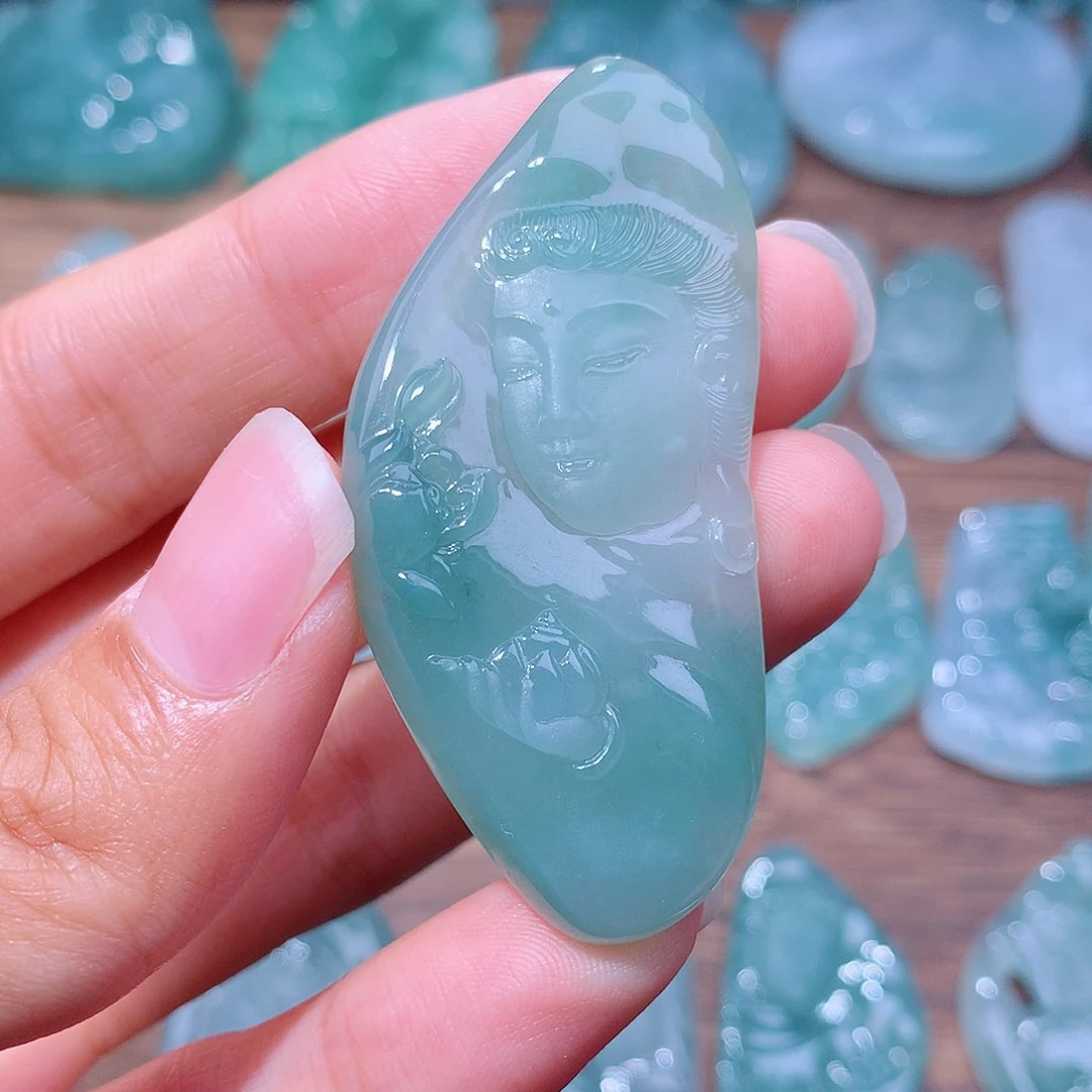 颈饰未镶嵌翡翠佛光天下