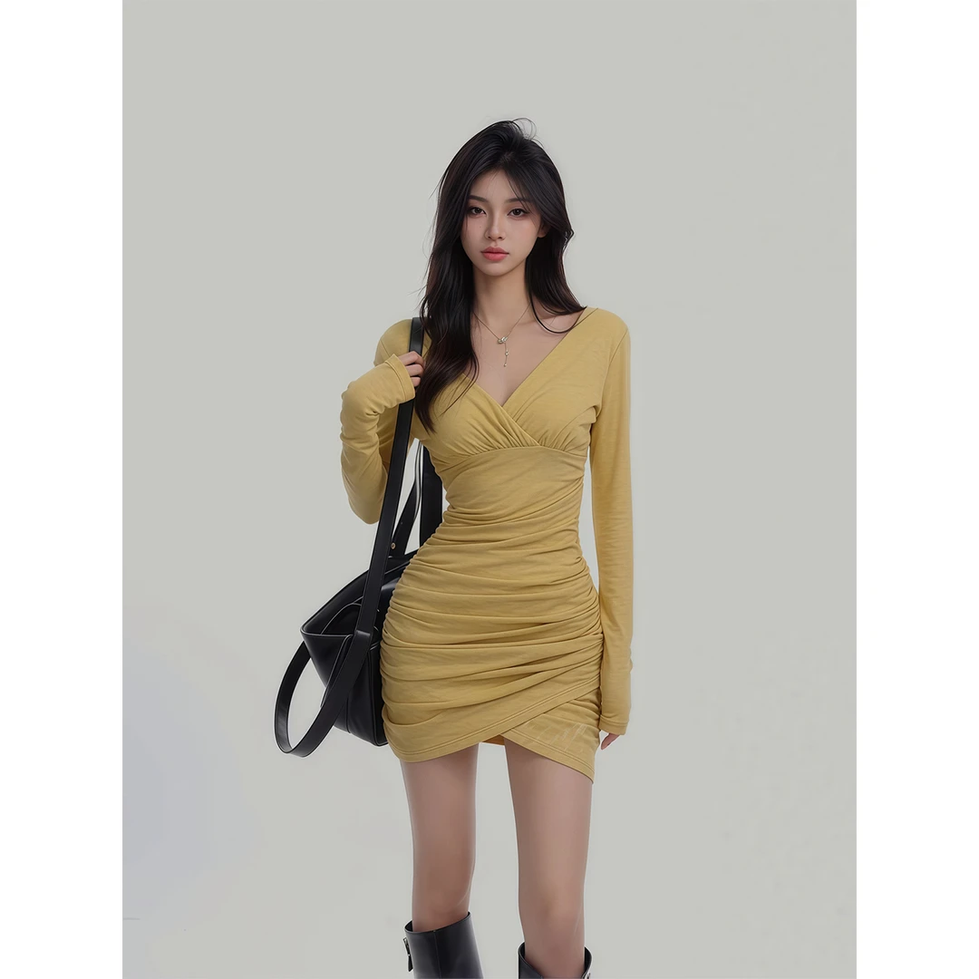 韩系辣妹气质褶皱交叉V领长袖连衣裙女秋冬新款修身显瘦包臂短裙