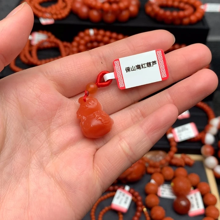 南红玛瑙雕刻件未镶嵌