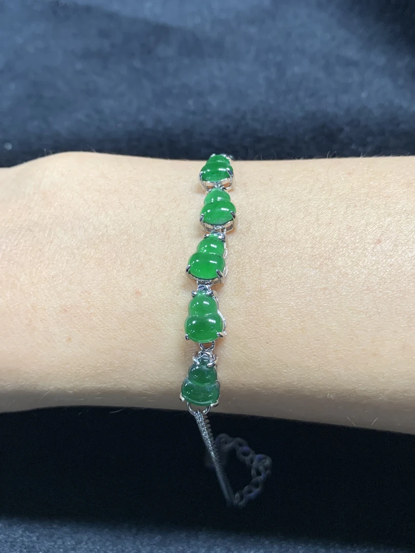 天然翡翠A货葫芦手链有轻微色差属于正常现象，多样性发货1H4026