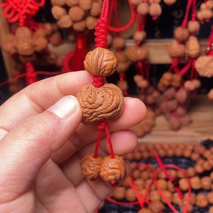 木质类龙纹桃枭挂件