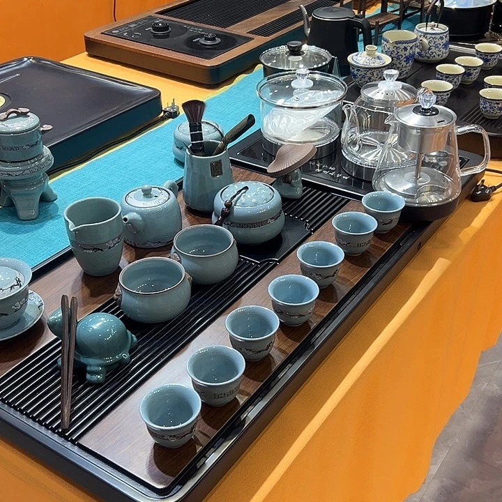 茶具的制作工艺也非常复杂