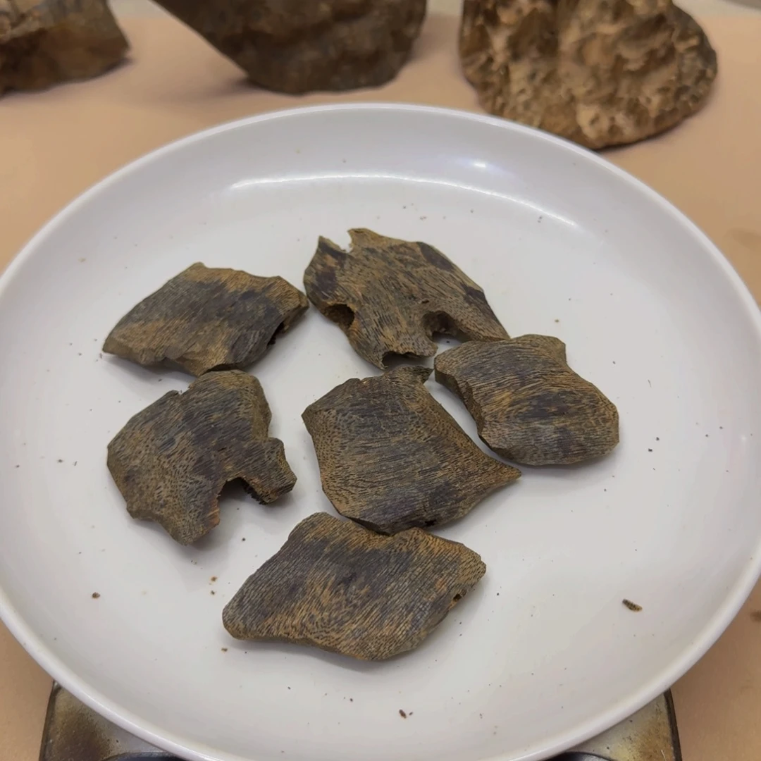 沉香沉香碎屑驼背黑棋高端块料50克