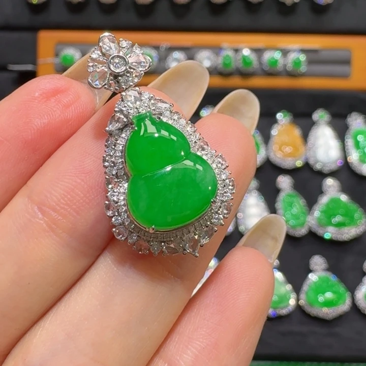 翡翠18K金镶嵌颈饰收到货48小时鉴赏期