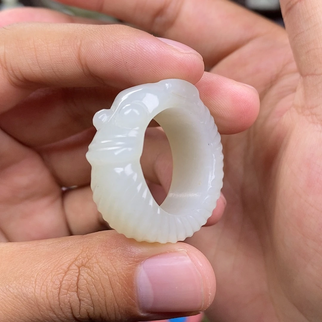 和田玉未镶嵌把件