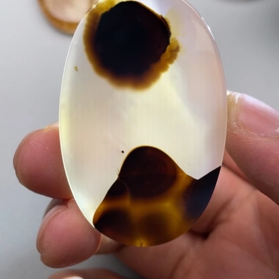 玛瑙/玉髓颈饰未镶嵌股*