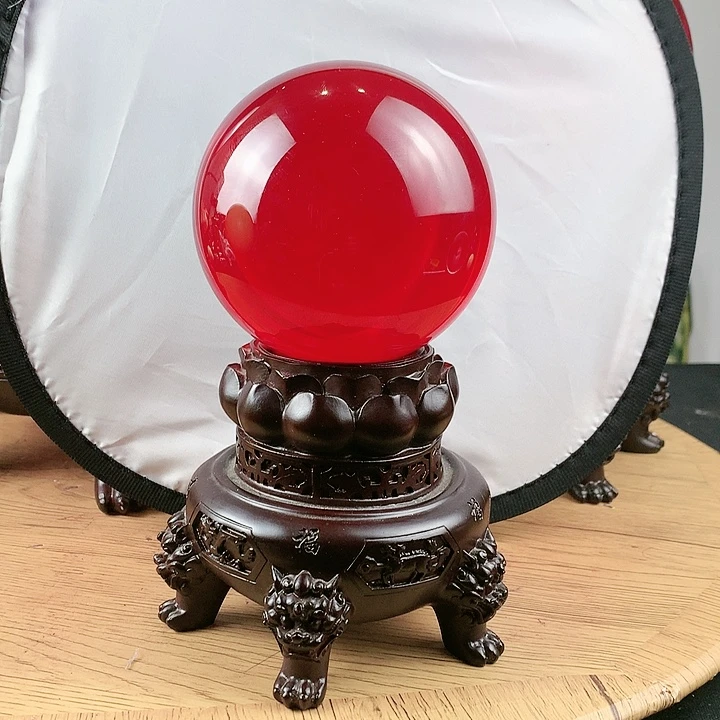 那***5石材红水晶球直径10带高档底座