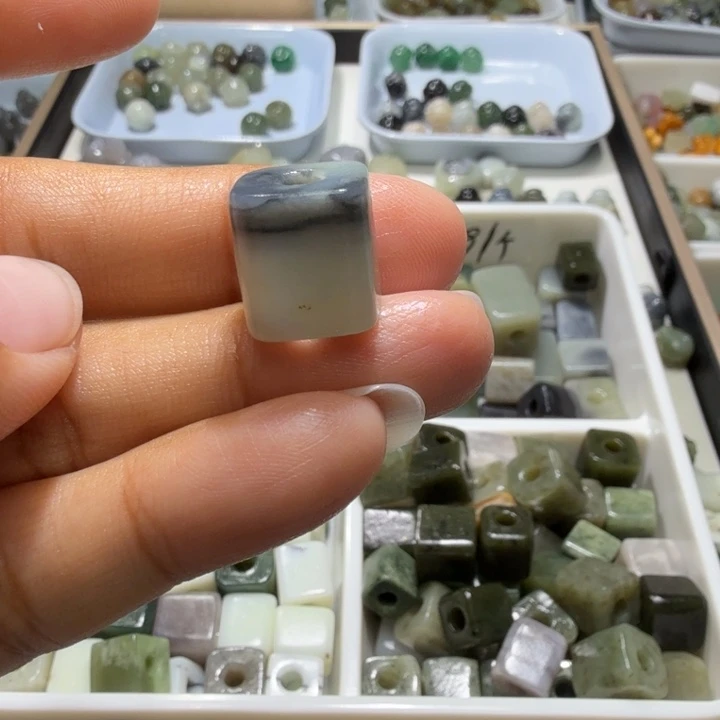 和田玉未镶嵌珠宝奇石